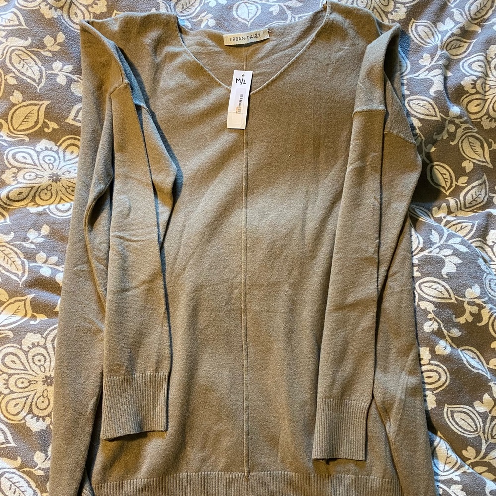 Urban Daizy High-Low Sweater (NWT) - M/L